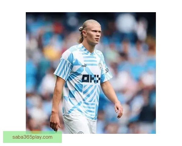 哈兰德久违戴帽手捧比赛用球晒照：这是个不错的周六